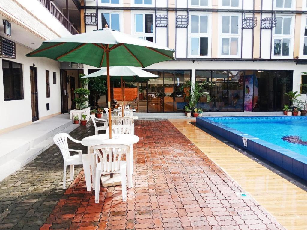 Aerostop Hotel & Restaurant Plaridel  Bagian luar foto